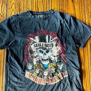 VINTAGE GUNS AND ROSES TEE